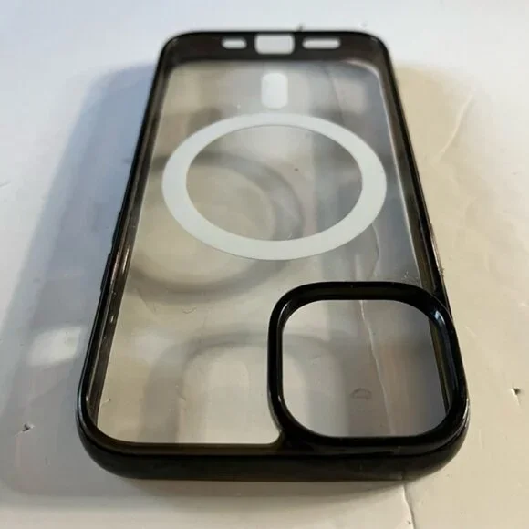 Set of 2 MagSafe iPhone 13 Cases – Clear & Black Trim - Picture 4 of 9